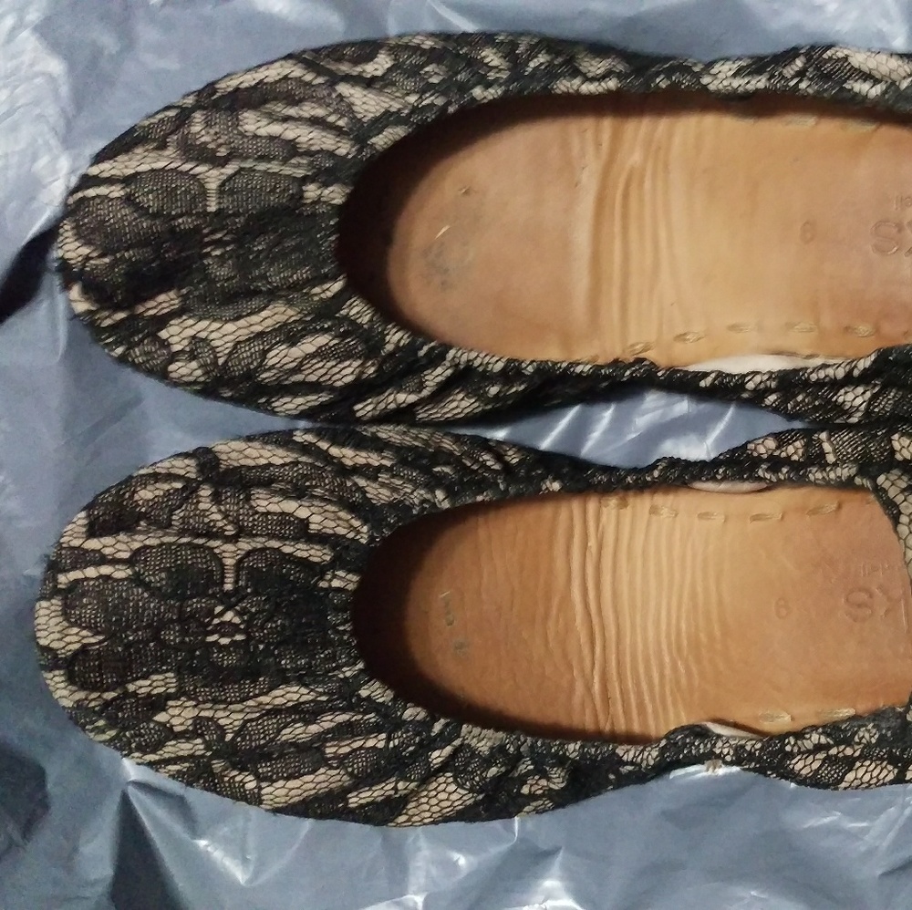 Good used condition nude lace tieks